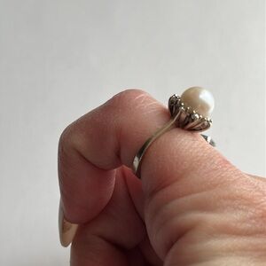 14K White Gold Pearl + Diamonds Pinky ring, size 2.5